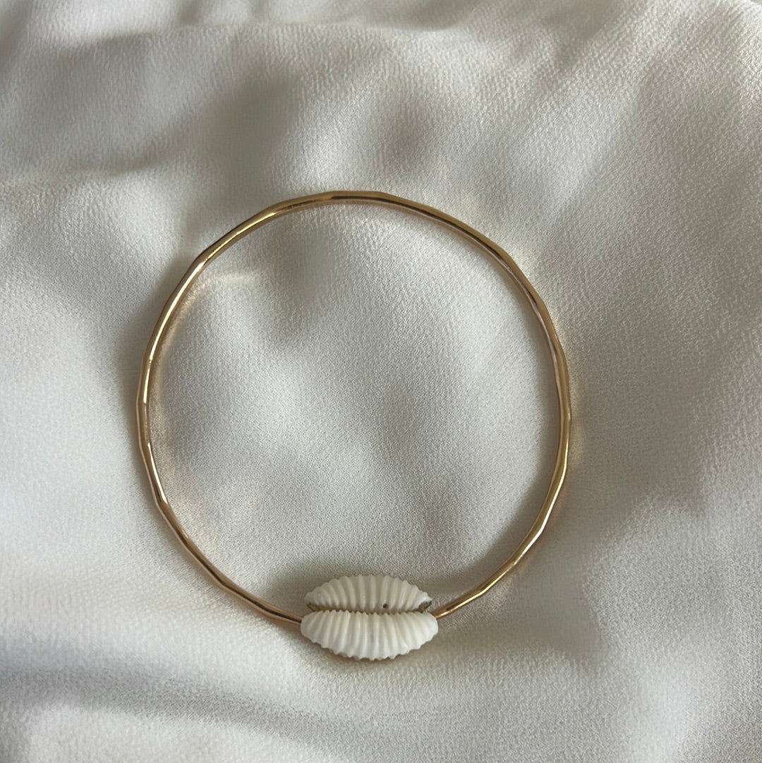7.75” Granulated Cowry shell bangle