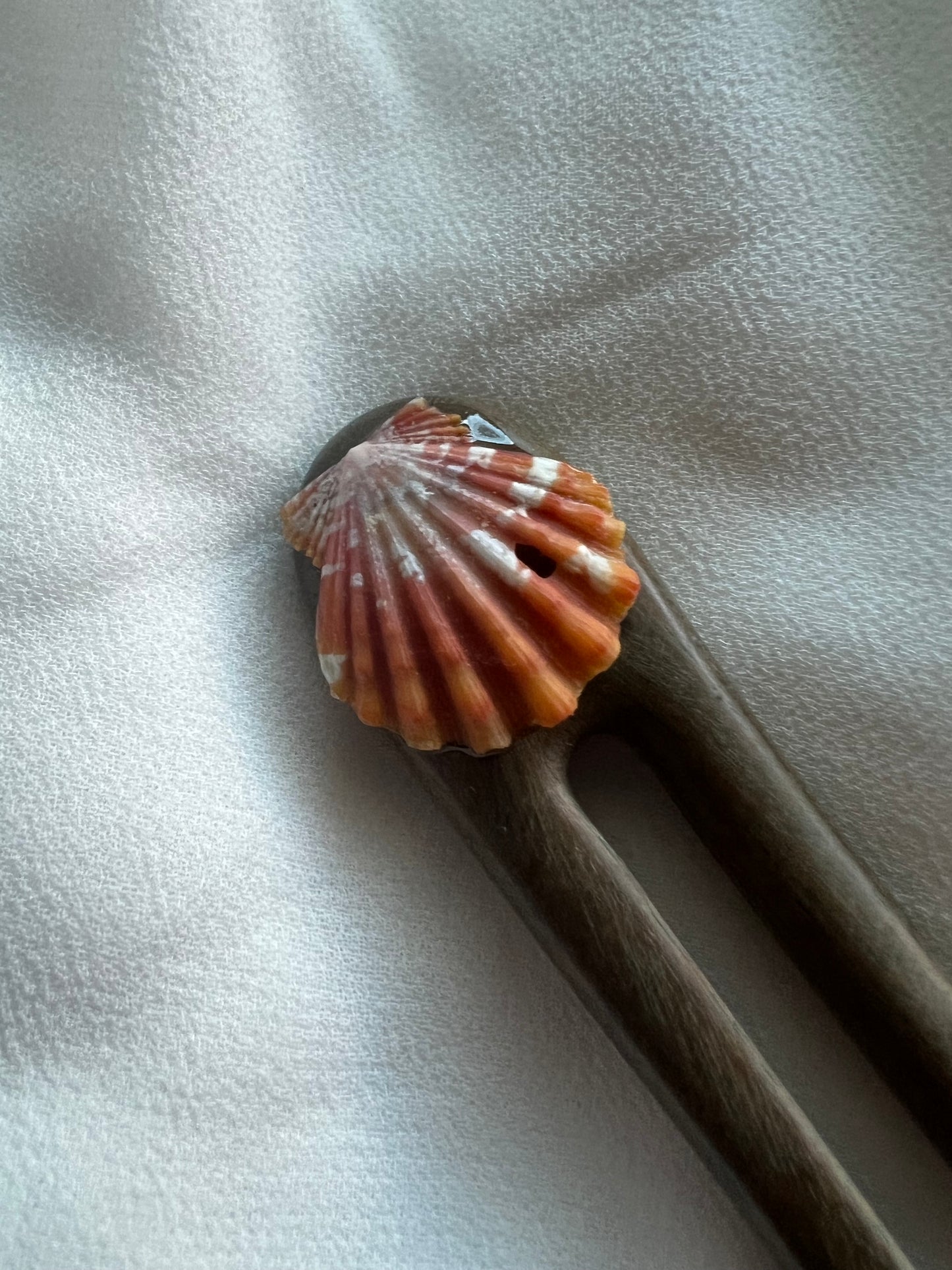 Sunrise shell hair pick (green)