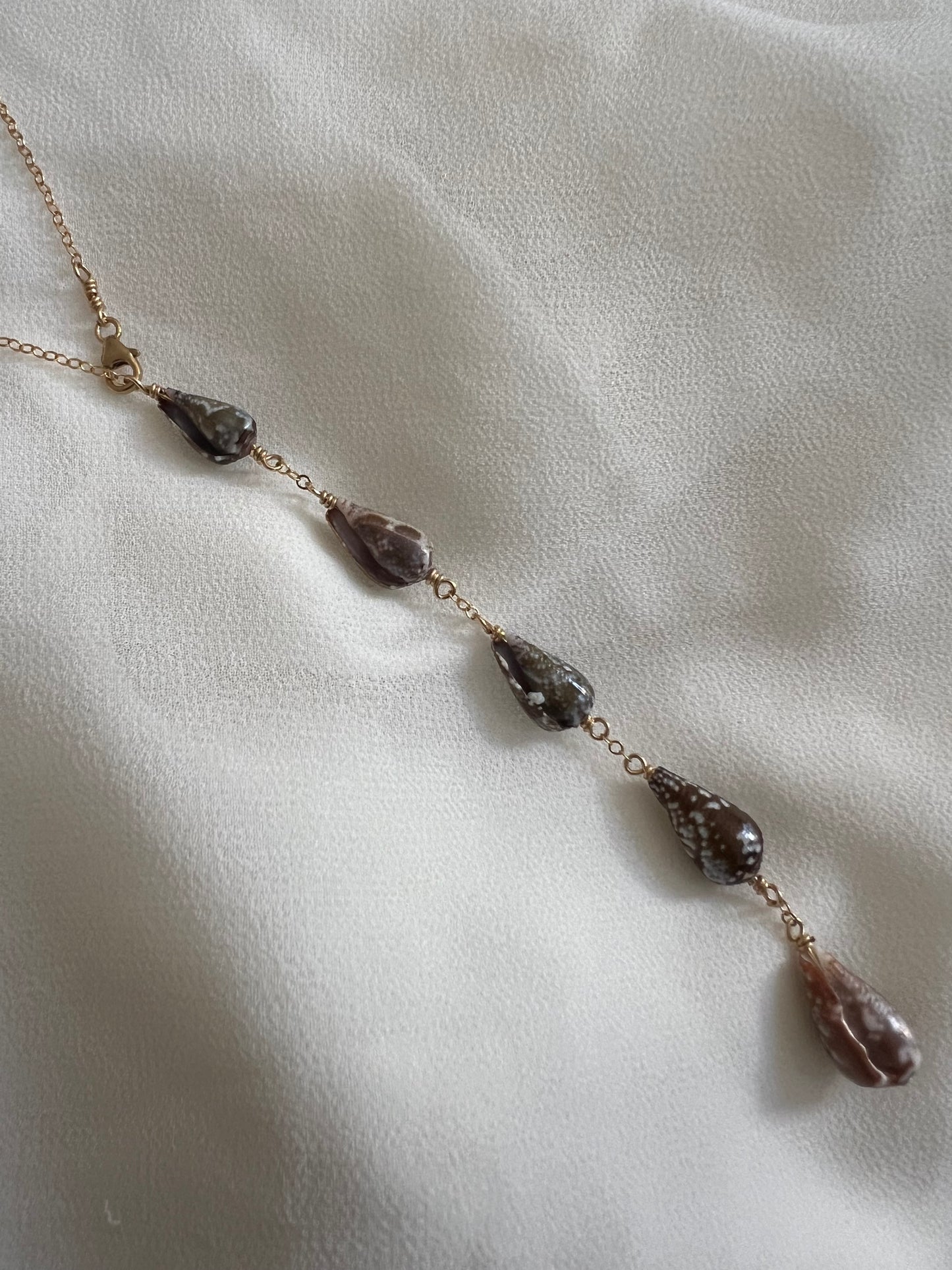5 cat cone lariat