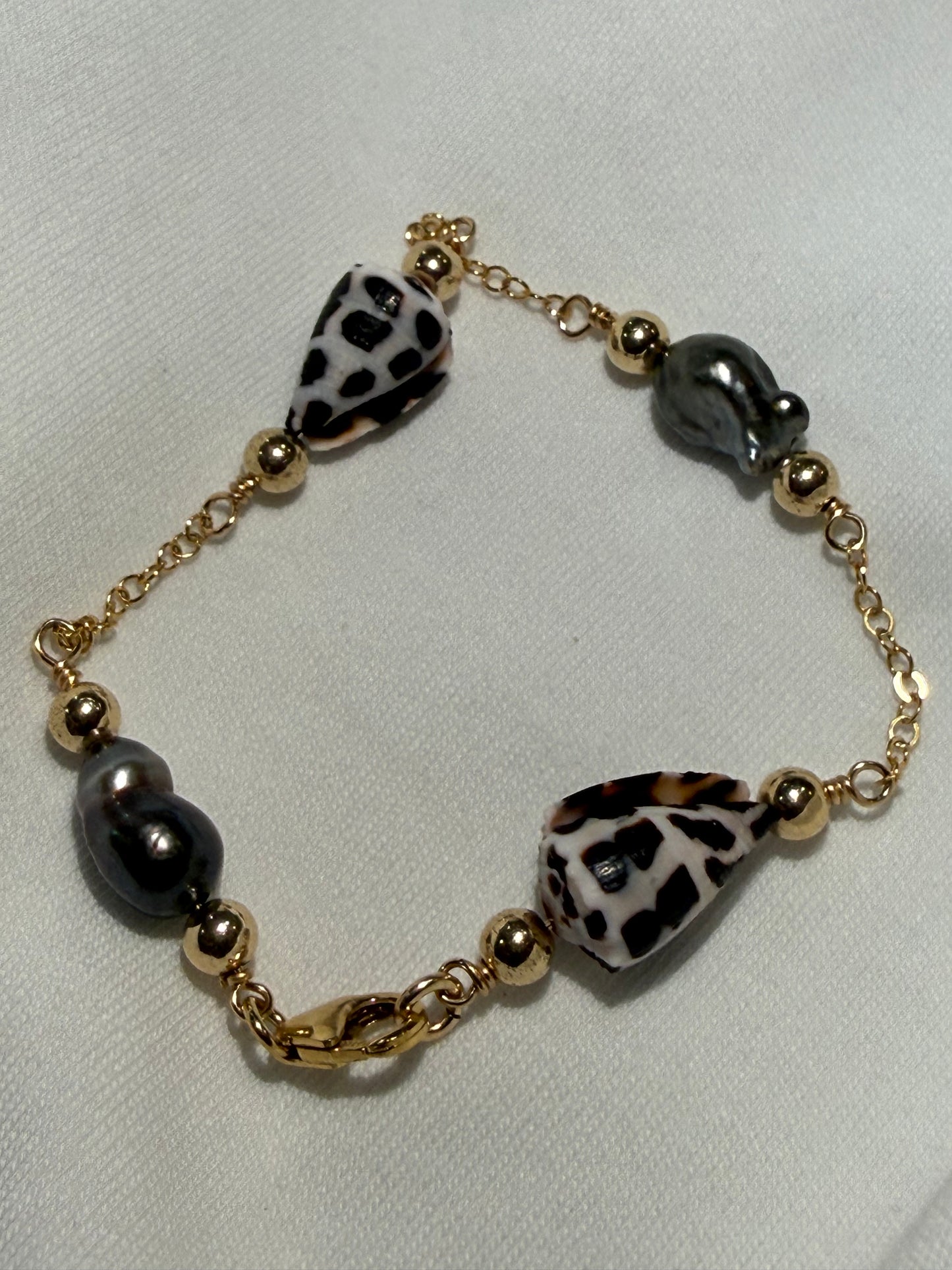 Hebrew & Tahitian keshi magnetic bracelet