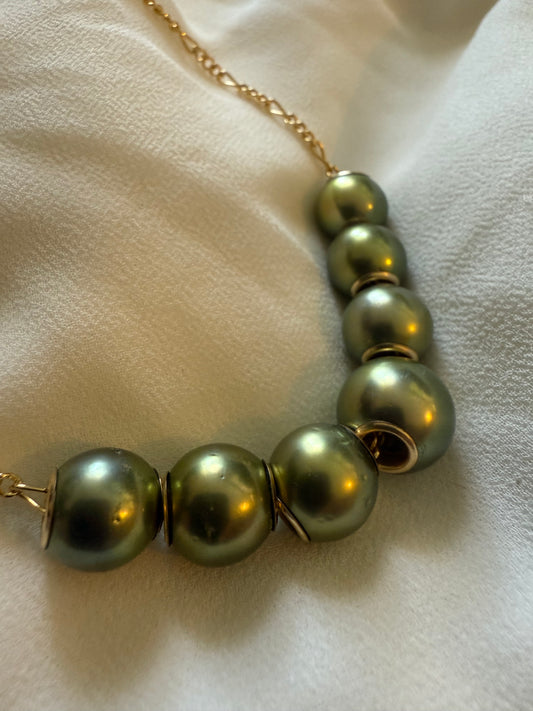 7 AAAA Pistachio pearl necklace