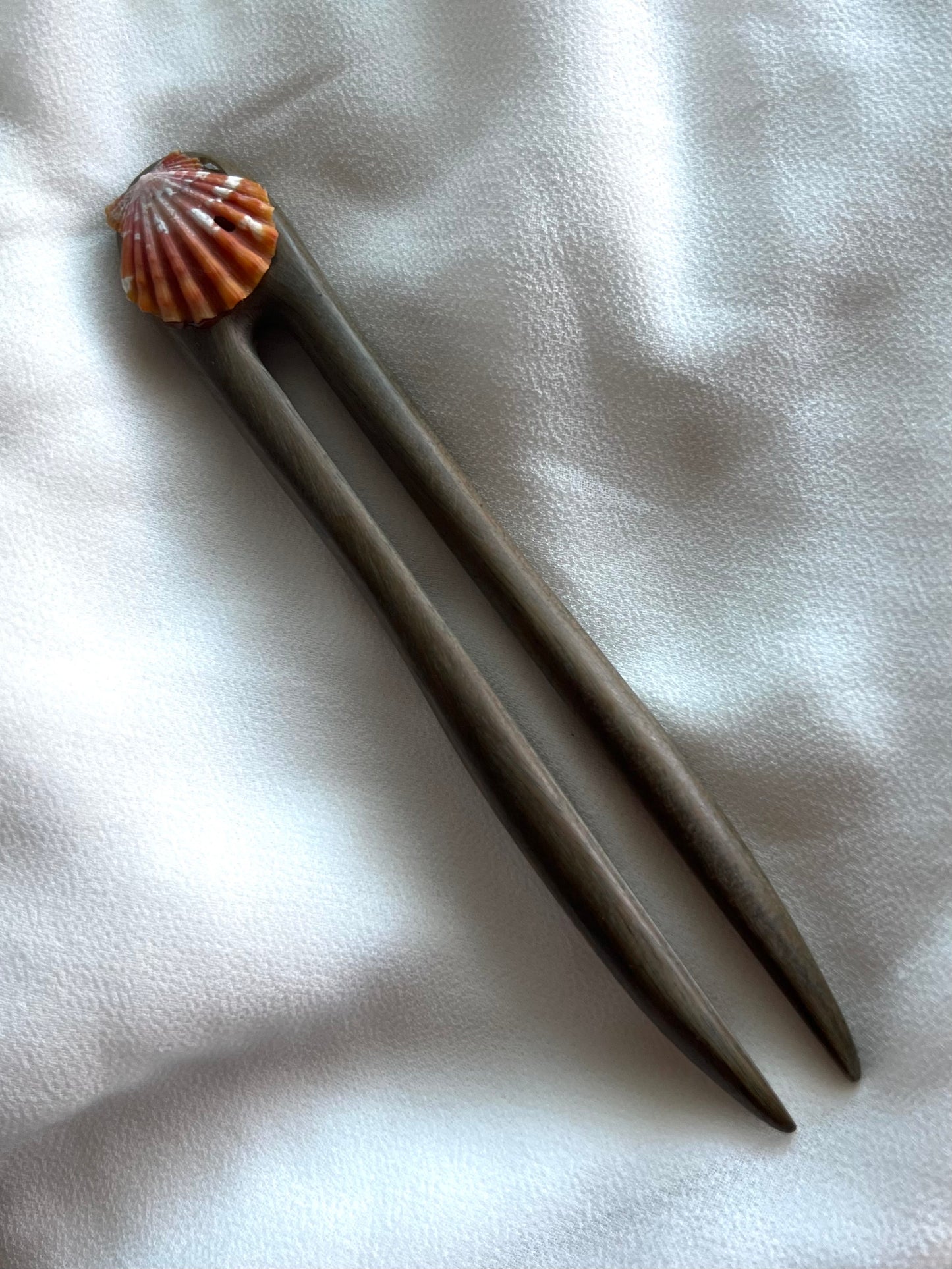 Sunrise shell hair pick (green)