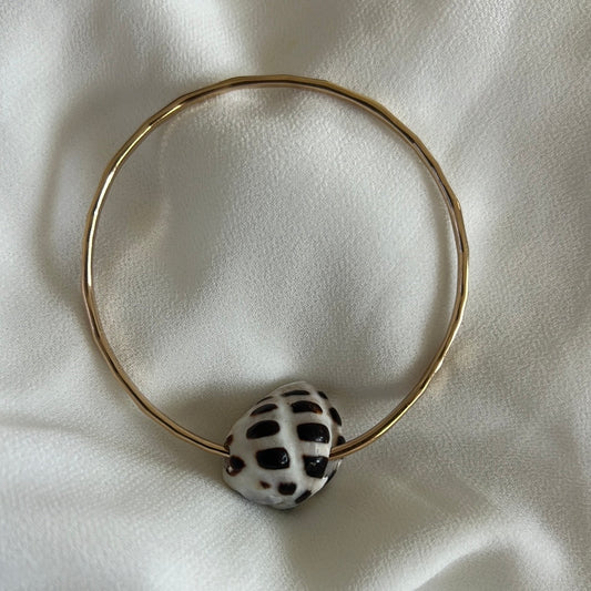 7.25” drupe shell bangle