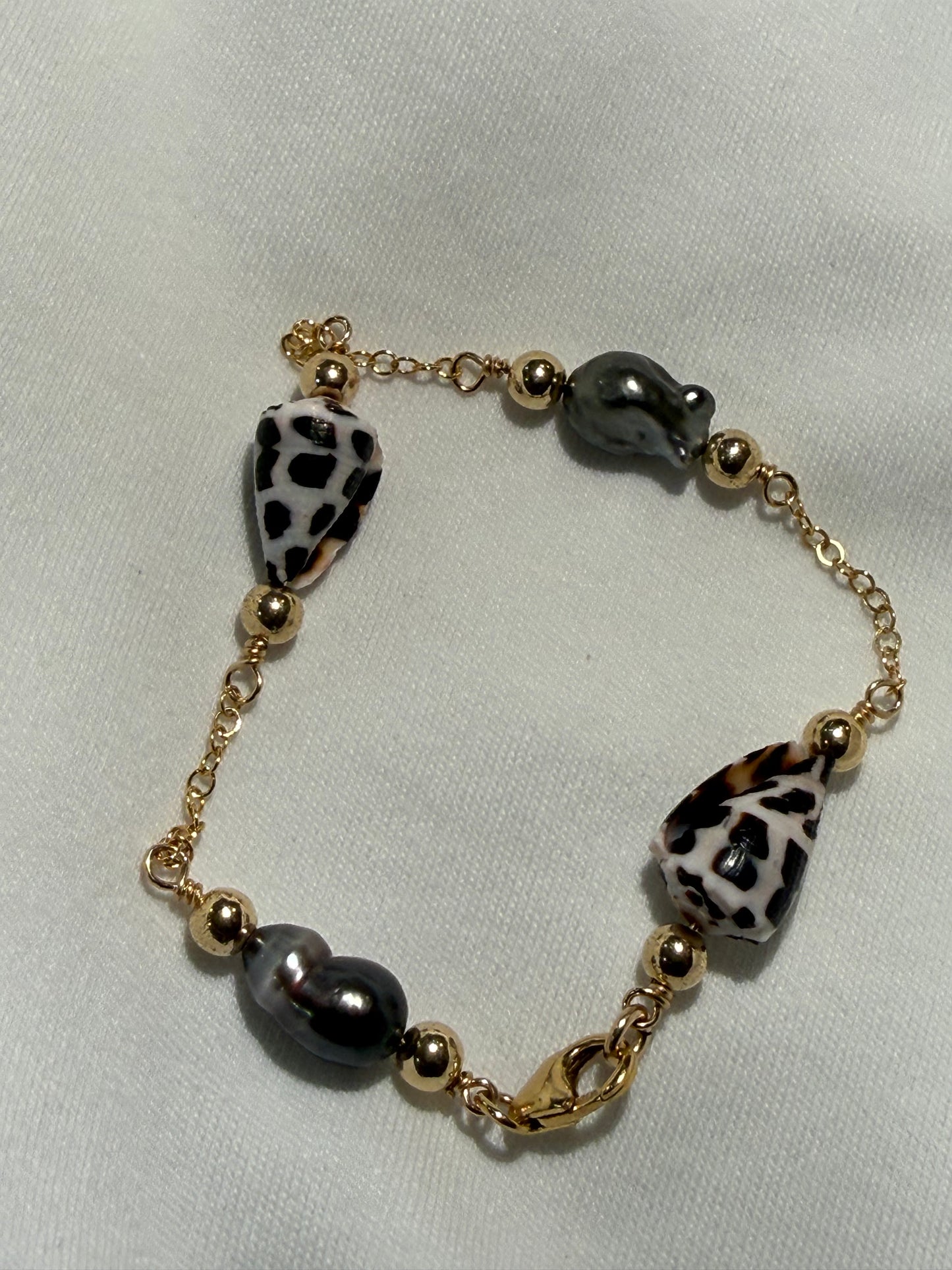Hebrew & Tahitian keshi magnetic bracelet