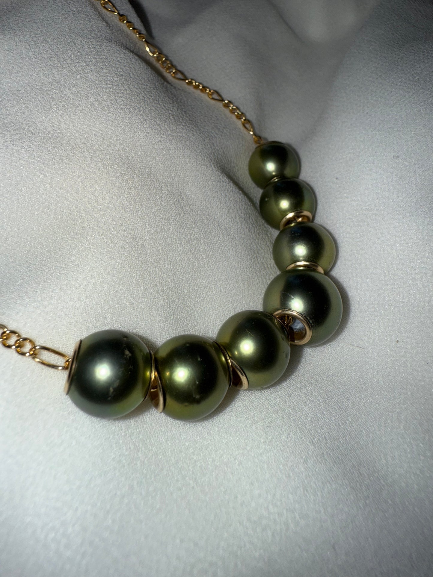 7 AAAA Pistachio pearl necklace