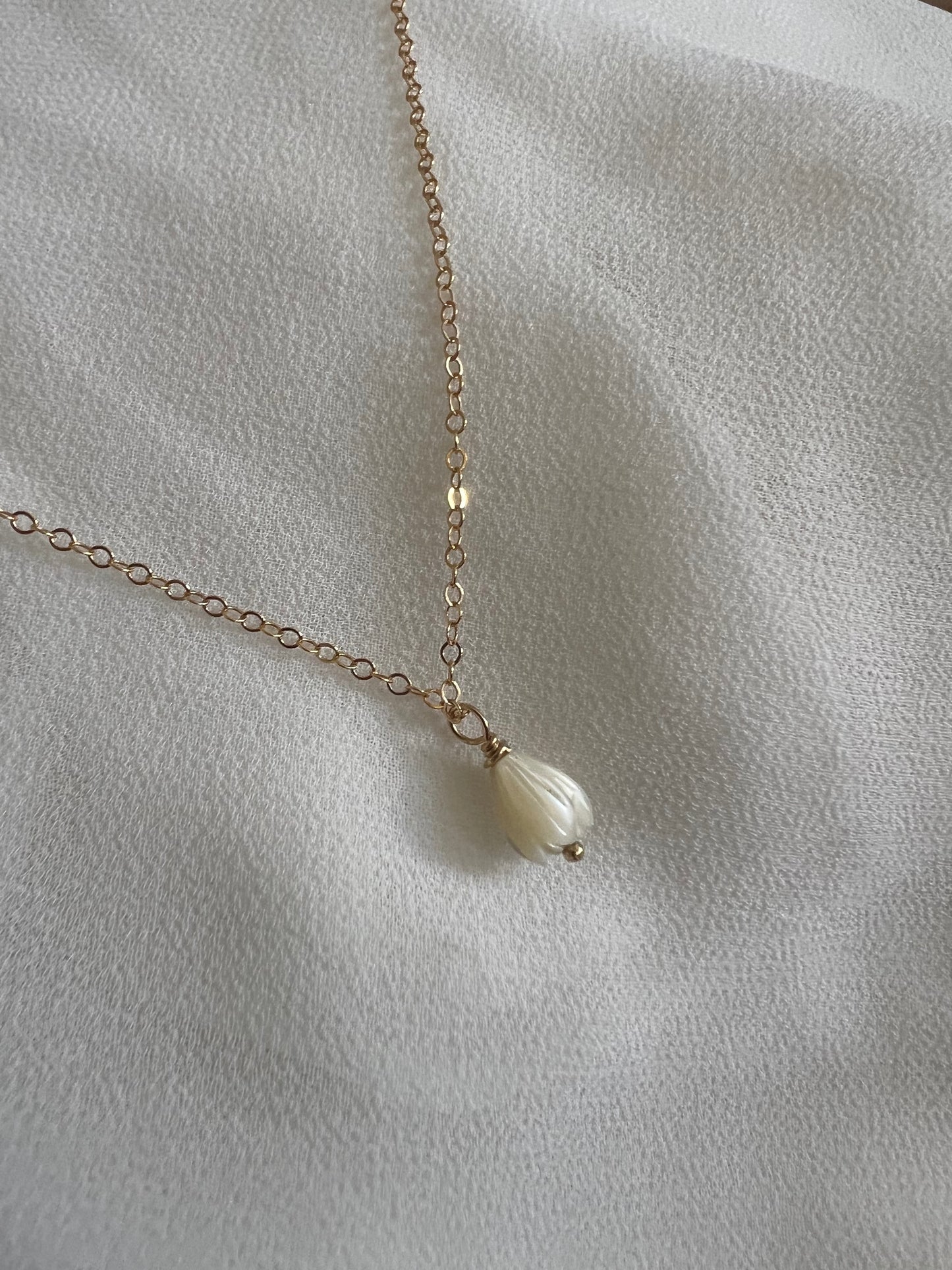 Minimalist M-O-P pikake (mother of pearl