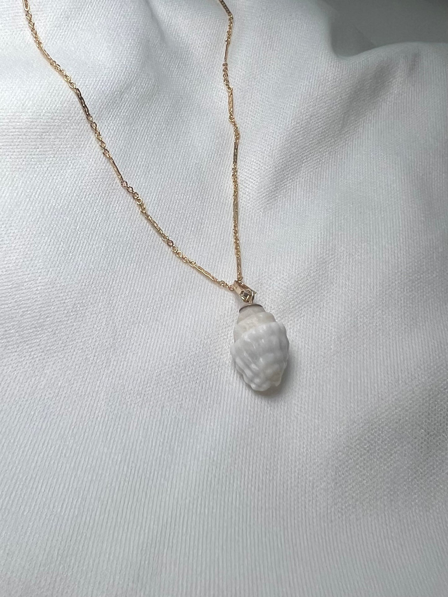 Lattice miter shell necklace